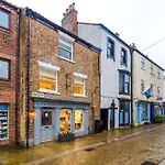 Cathedral Mews - Close To The Cathedral *