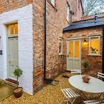 Cathedral Mews - Close To The Cathedral Ripon