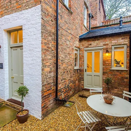 Cathedral Mews - Close To The Cathedral Ripon